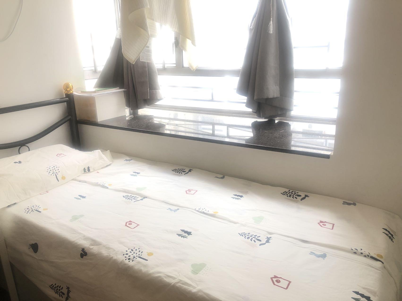 【近港大地铁站B口大单间两扇大窗户3500骨折价转租】