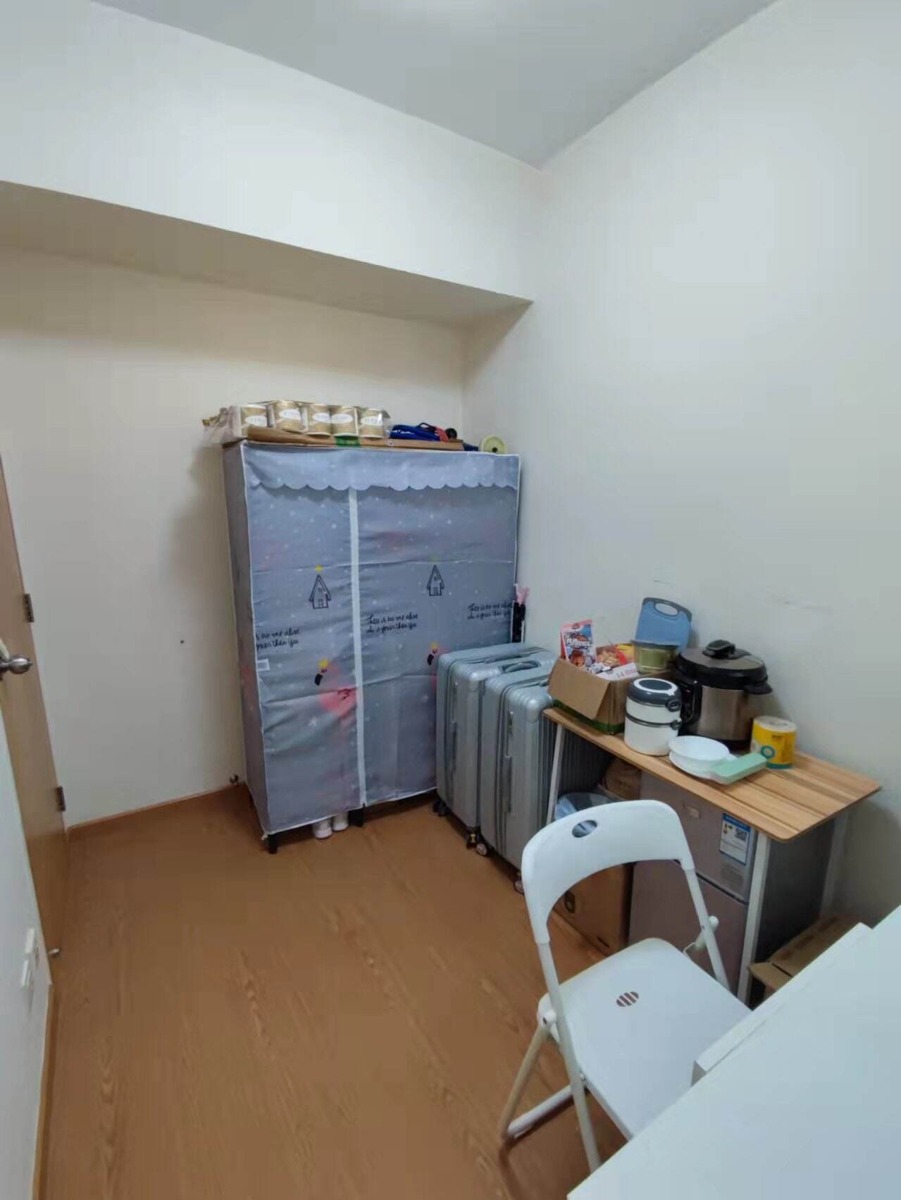 超高性价比  旺角 洋楼 单人间 距地铁步行仅1分钟  3800港币  可短租  随时起租