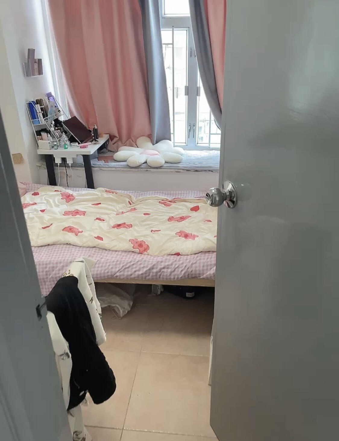 葵兴私人住宅两室一厅现出租其中一房！！