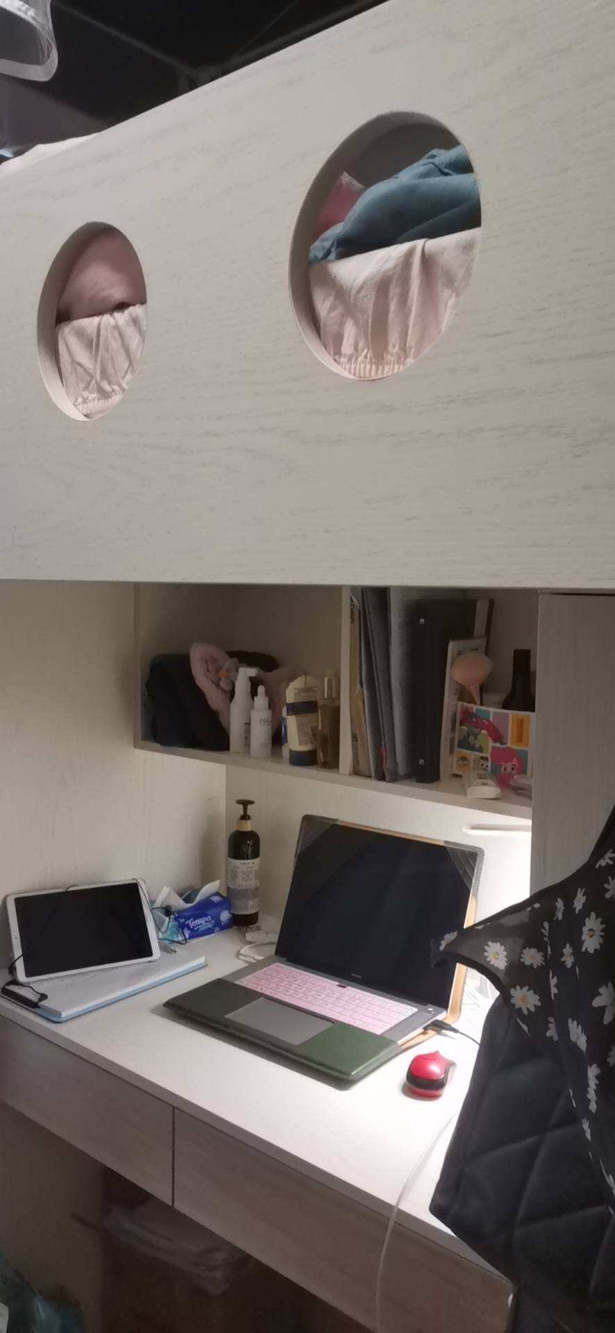 #白石角嘉熙双人间上床下桌位转租
