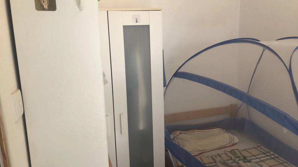 香港大学附近西营盘地铁站旁边套房中一单间5－8月转租