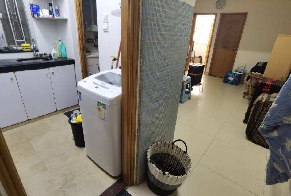 港大附近转租一间单间 6150HKD