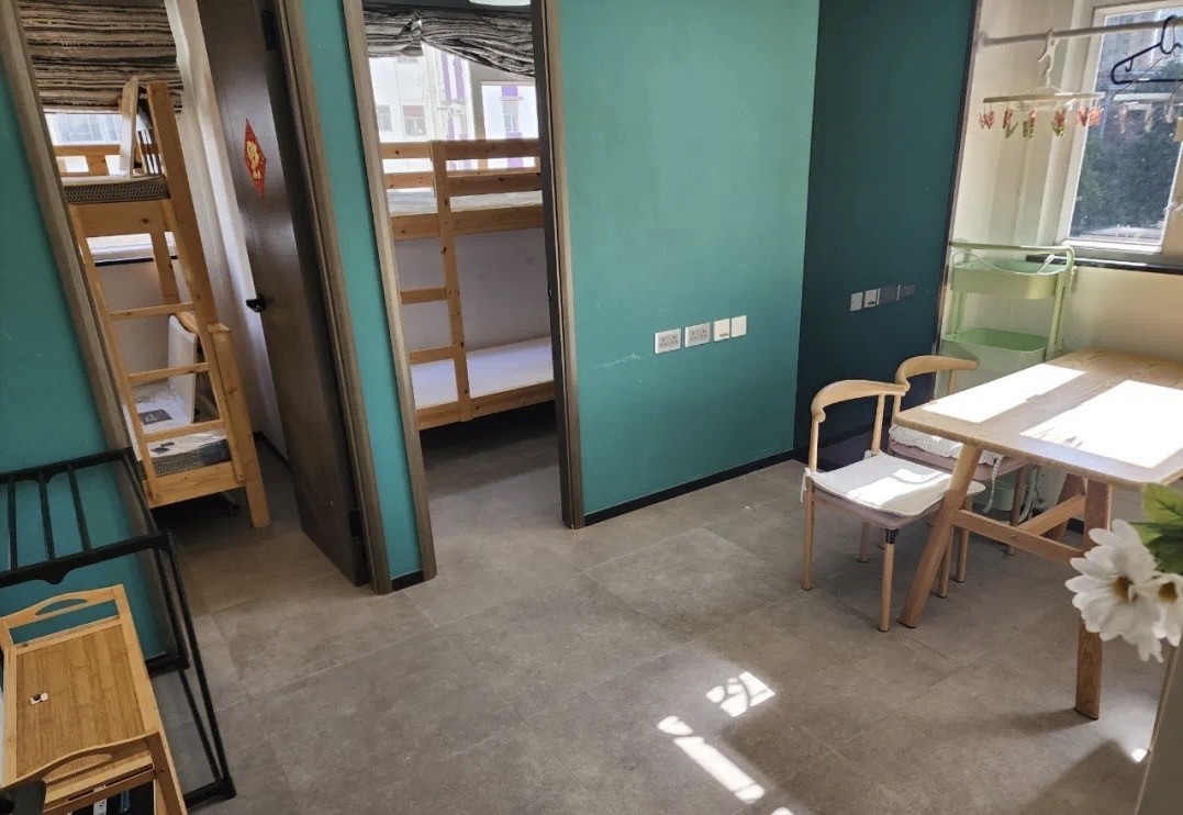 五分钟到港大，两房一厅一卫一厨，户型完美，296尺温馨小屋，五月底可租，可短租
