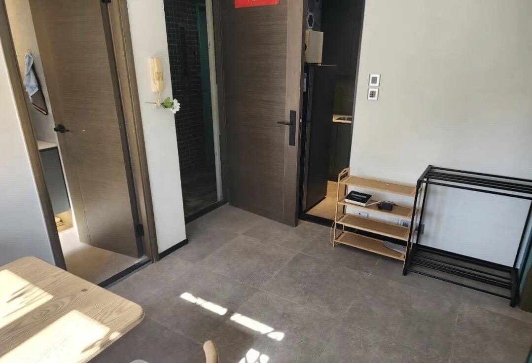 五分钟到港大，两房一厅一卫一厨，户型完美，296尺温馨小屋，五月底可租，可短租