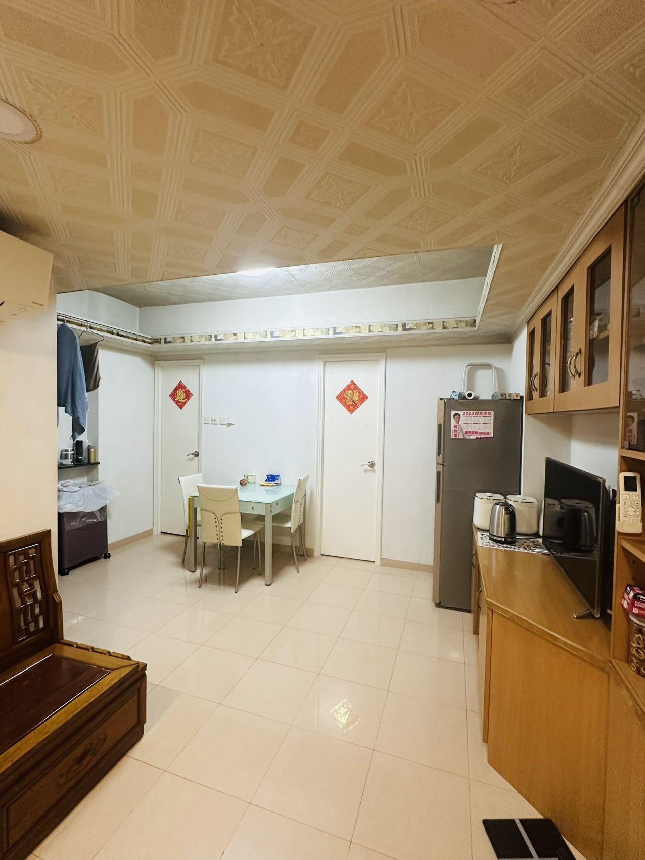 【拎包入住】湾仔地铁站附近,3人一个套间5850, 限女生包家具,洋楼有电梯,有保安及监控.