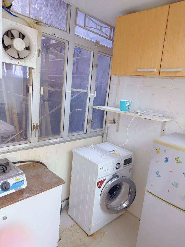 转租月5000港币太子附近独厨独卫单间，离太子地铁站步行2分钟，家具齐全，生活便利