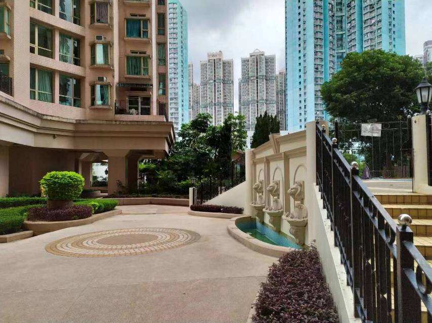 【$4680拎包入住豪华小区单间，去中大仅2站地铁】地铁上盖粉岭碧湖花园 ，朝南中层！楼下有小区商场！小区带会所/自习室/健身房/泳池，性价比高