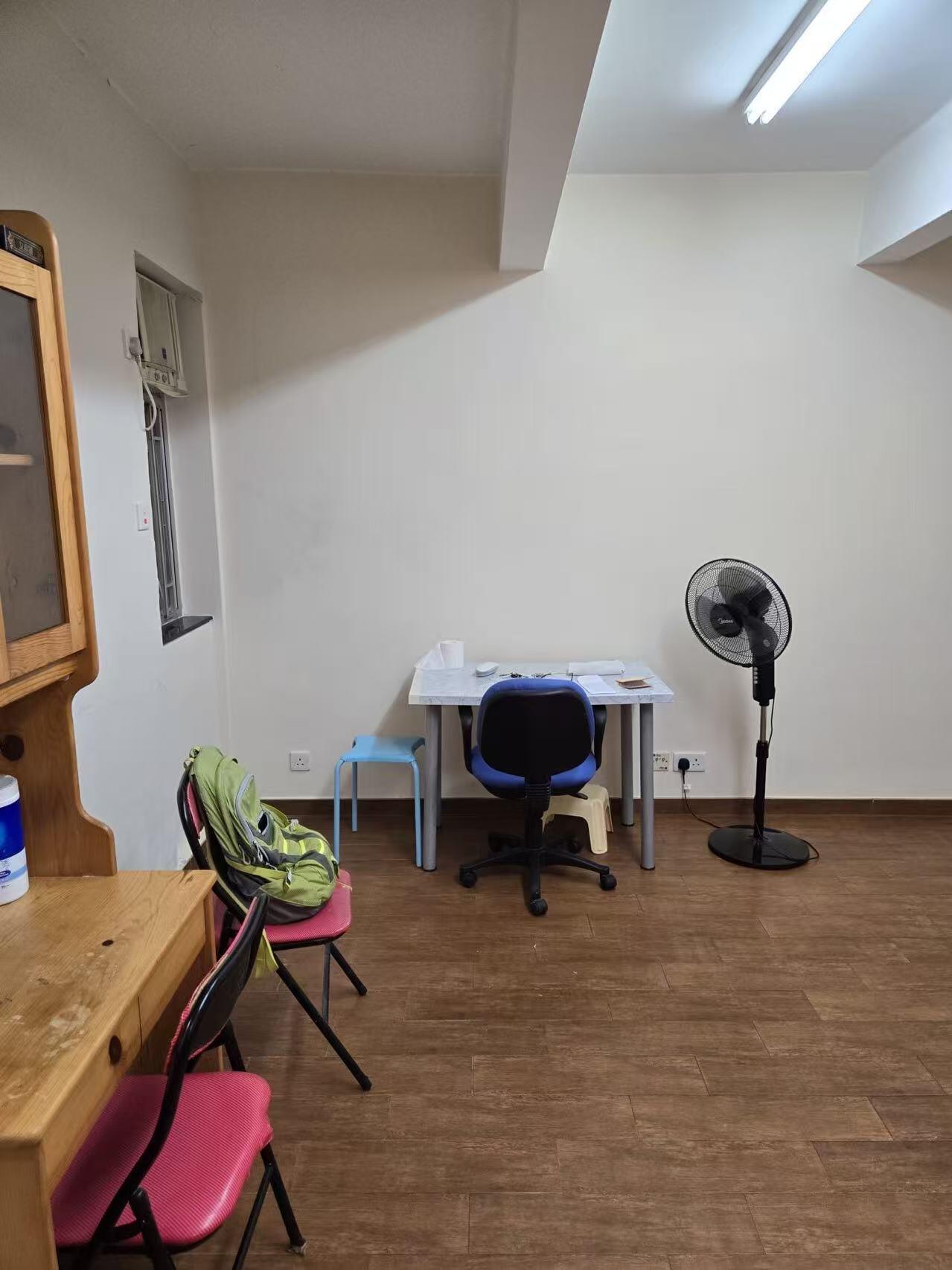 香港大學站B出口德富大廈