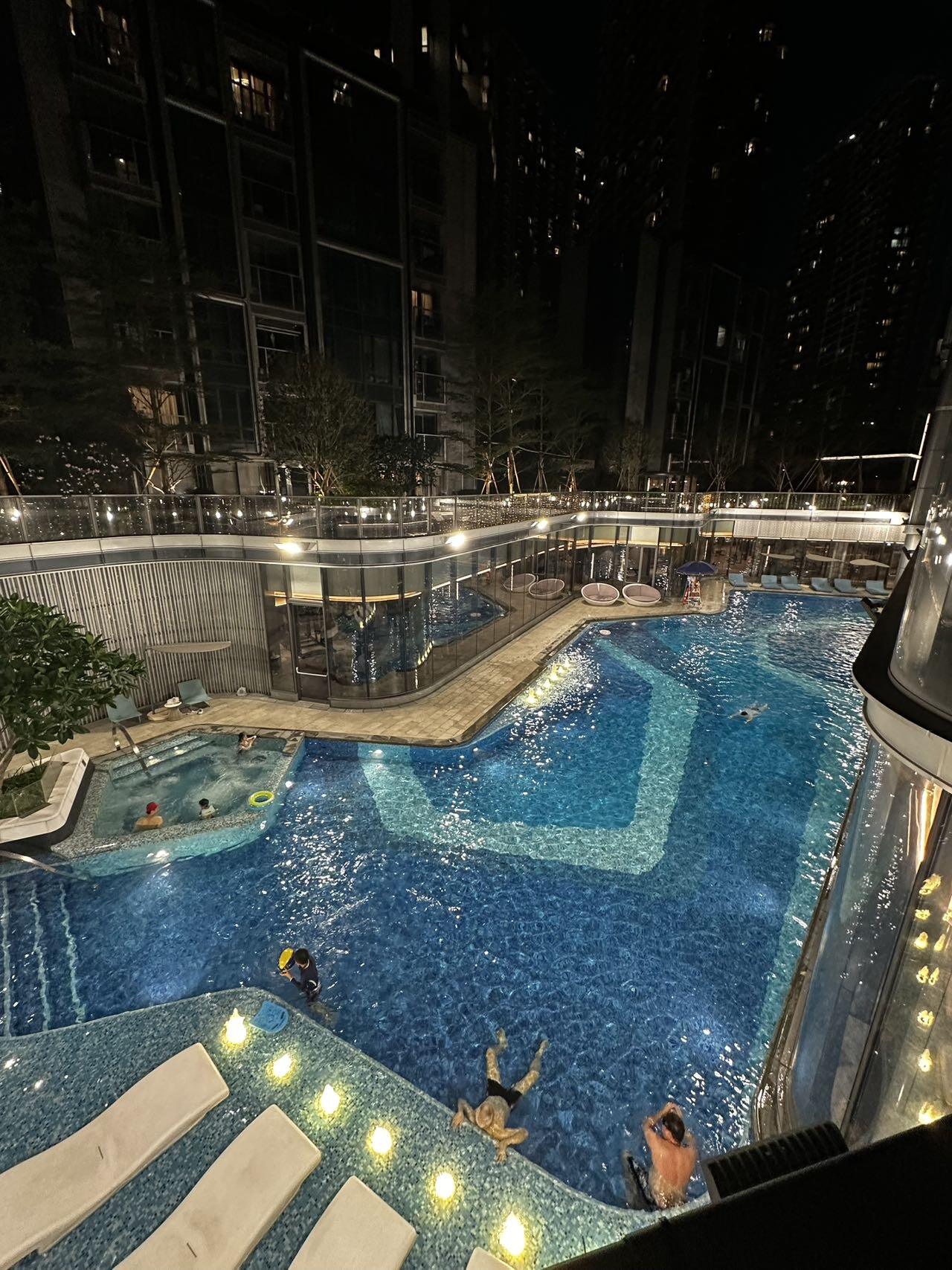 啓德地铁D出口3分钟