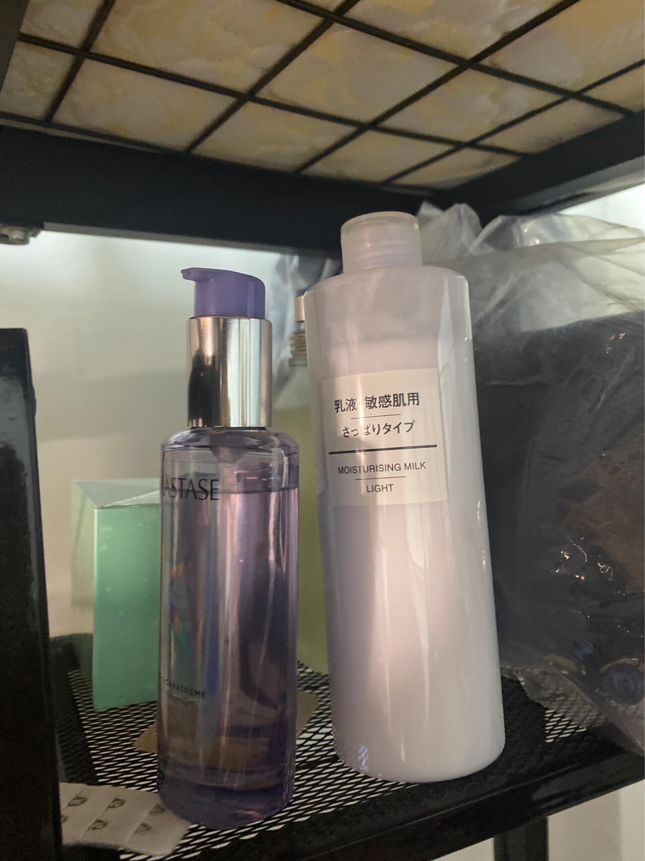 口红粉底修容眼影之类的