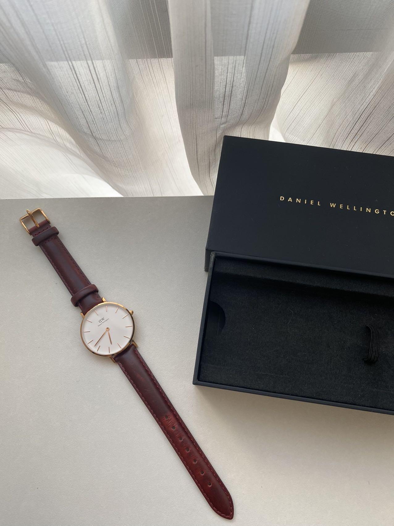 Daniel Wellington 32mm红色皮带石英表
