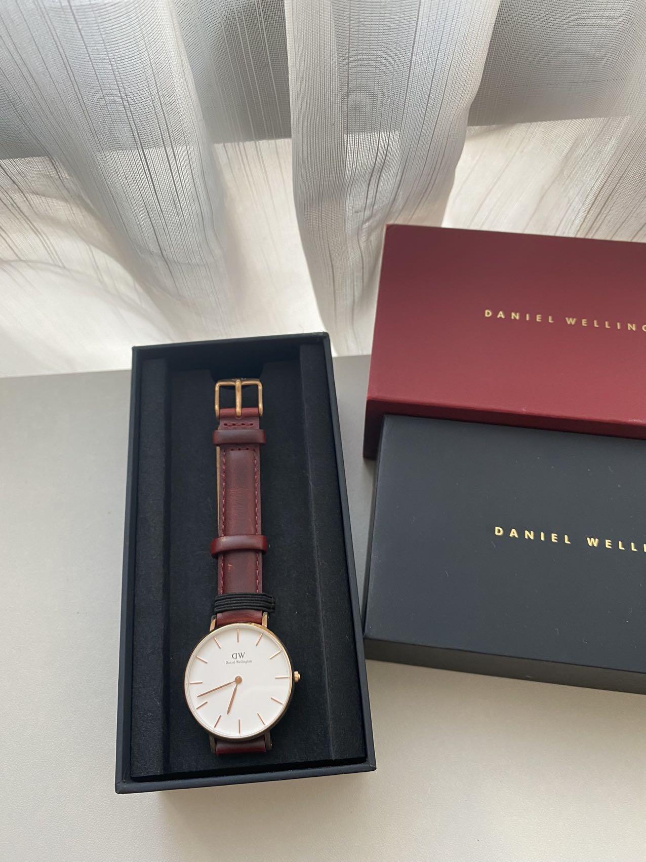 Daniel Wellington 32mm红色皮带石英表