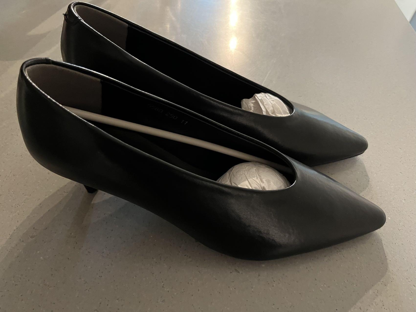 全新 黑色 Kitten Heels 百搭 低跟 矮跟 舒服 皮鞋