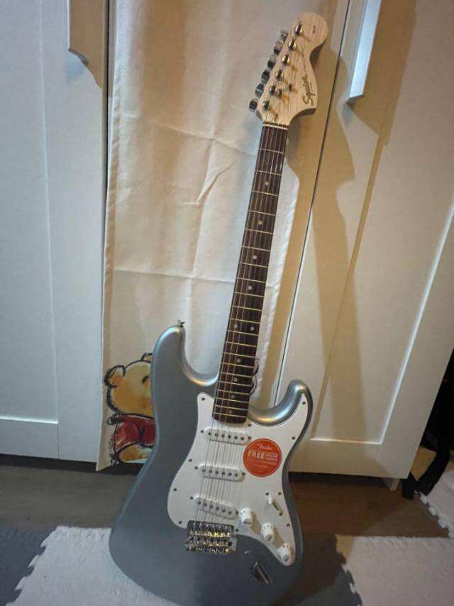 Fender Squier 几乎全新电吉他平出