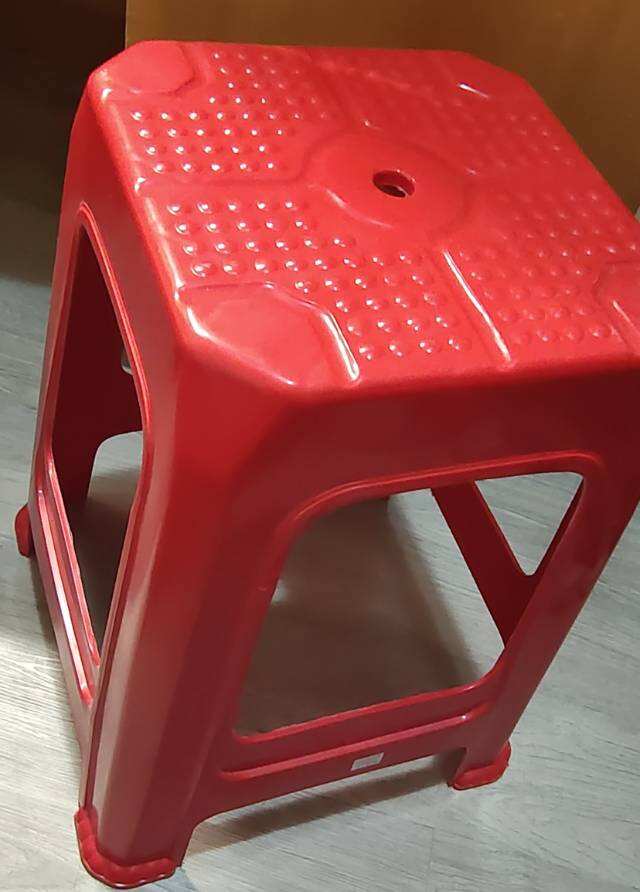 凳子
