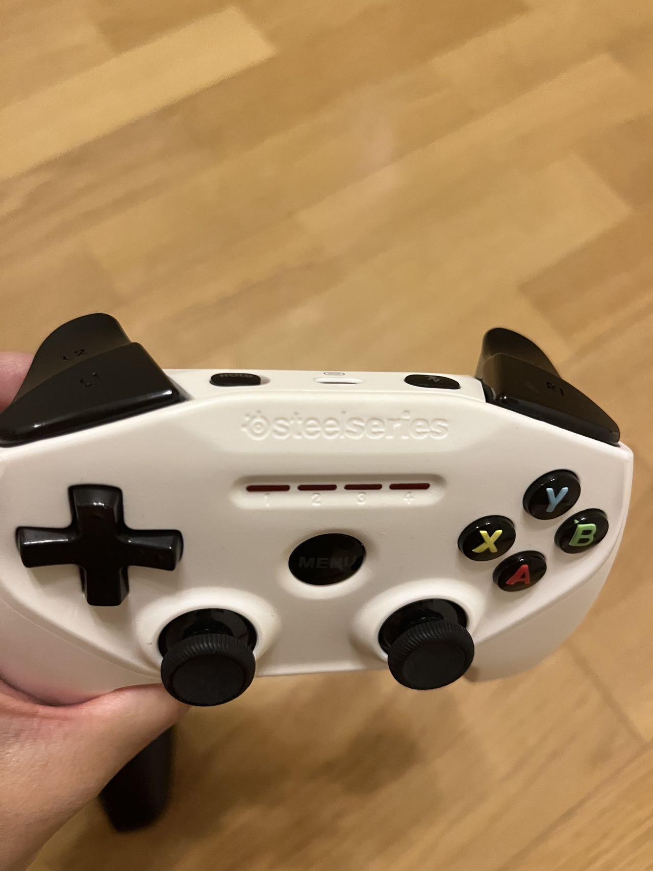 SteelSeries Nimbus 蓝牙手柄