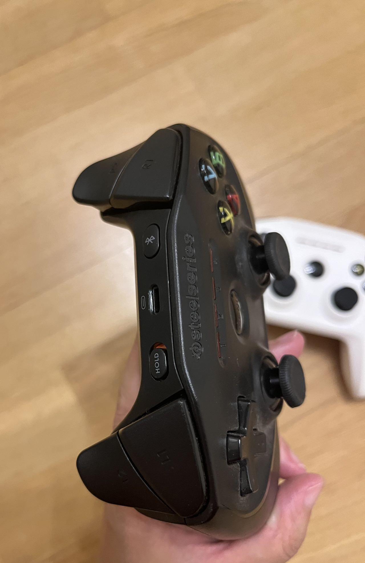 SteelSeries Nimbus 蓝牙手柄