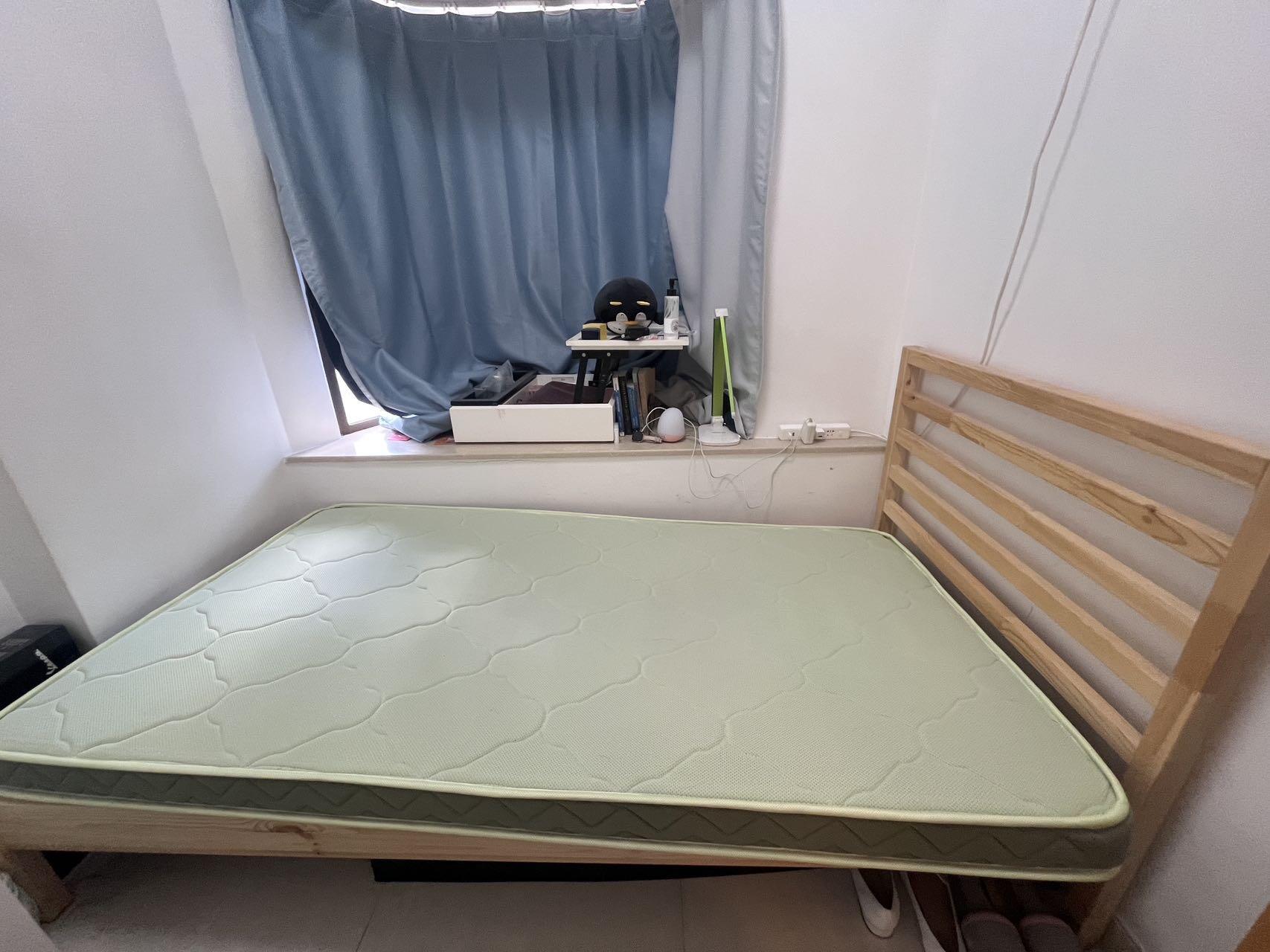 衣櫃床架和床垫（附送飘窗架)