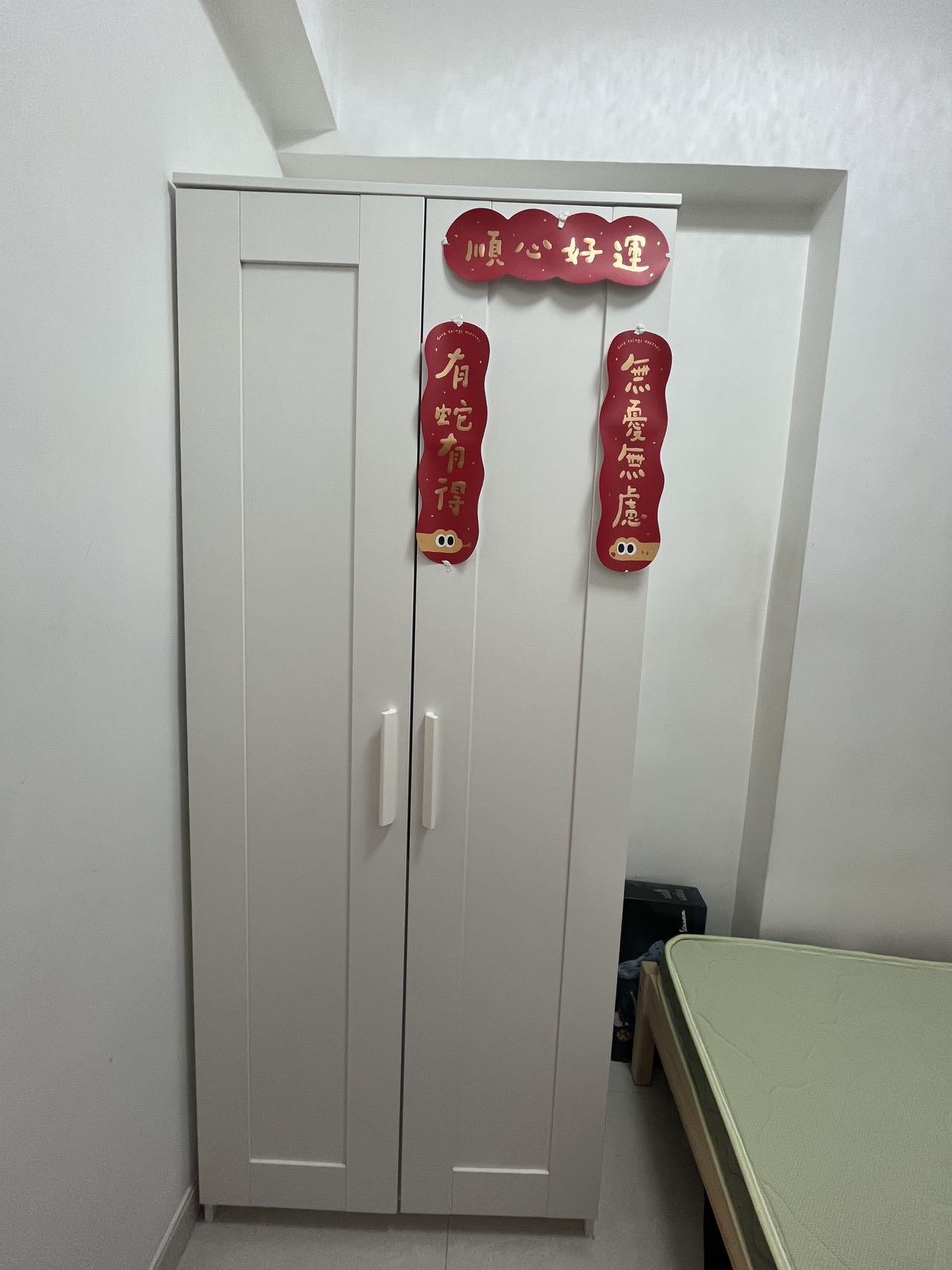 衣櫃床架和床垫（附送飘窗架)