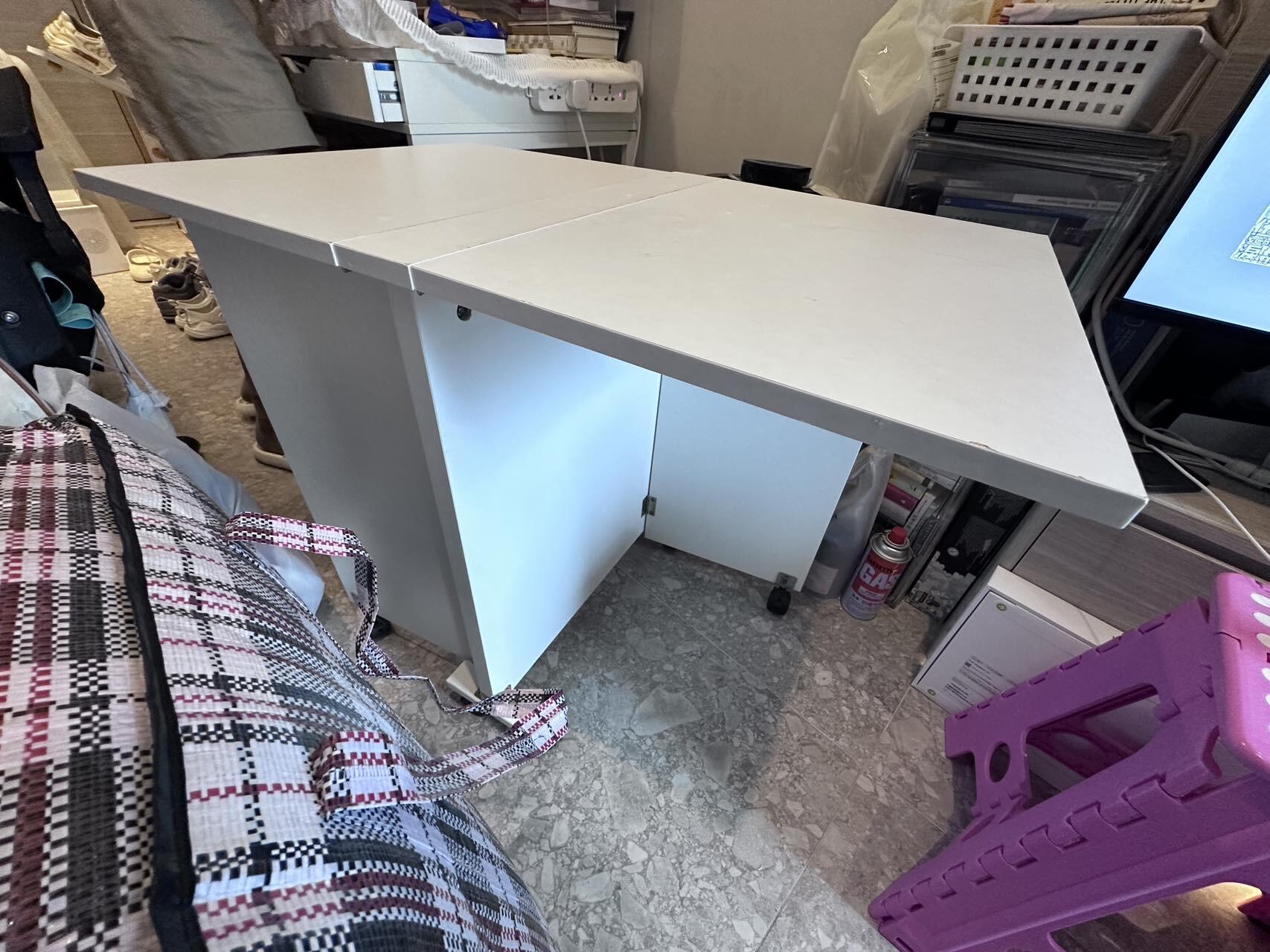 移动折叠餐桌