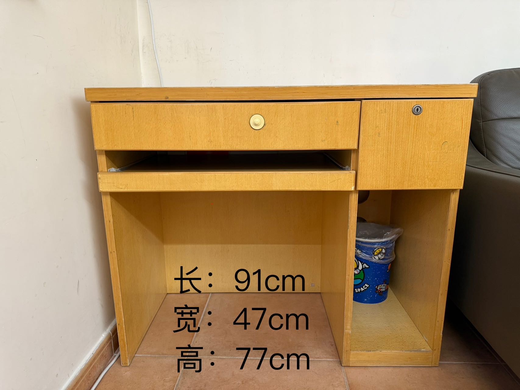 一桌四椅、书桌