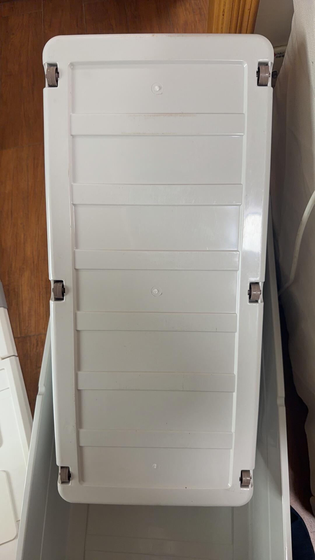 床底收纳箱两个