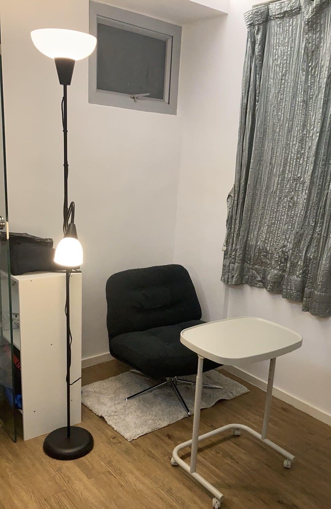 沙发/两层小书架/落地灯/边桌