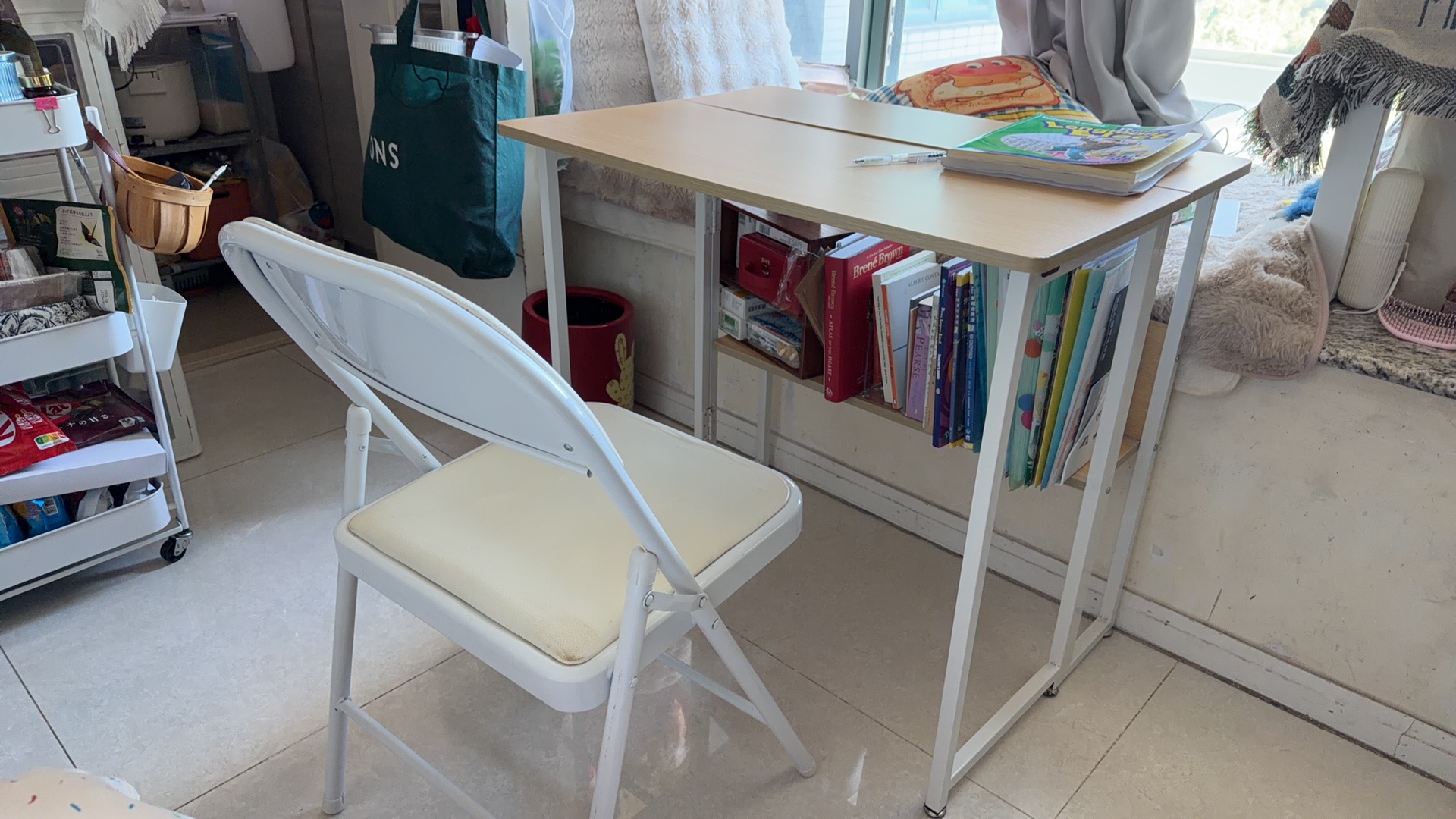 折叠书桌加折叠椅子两把