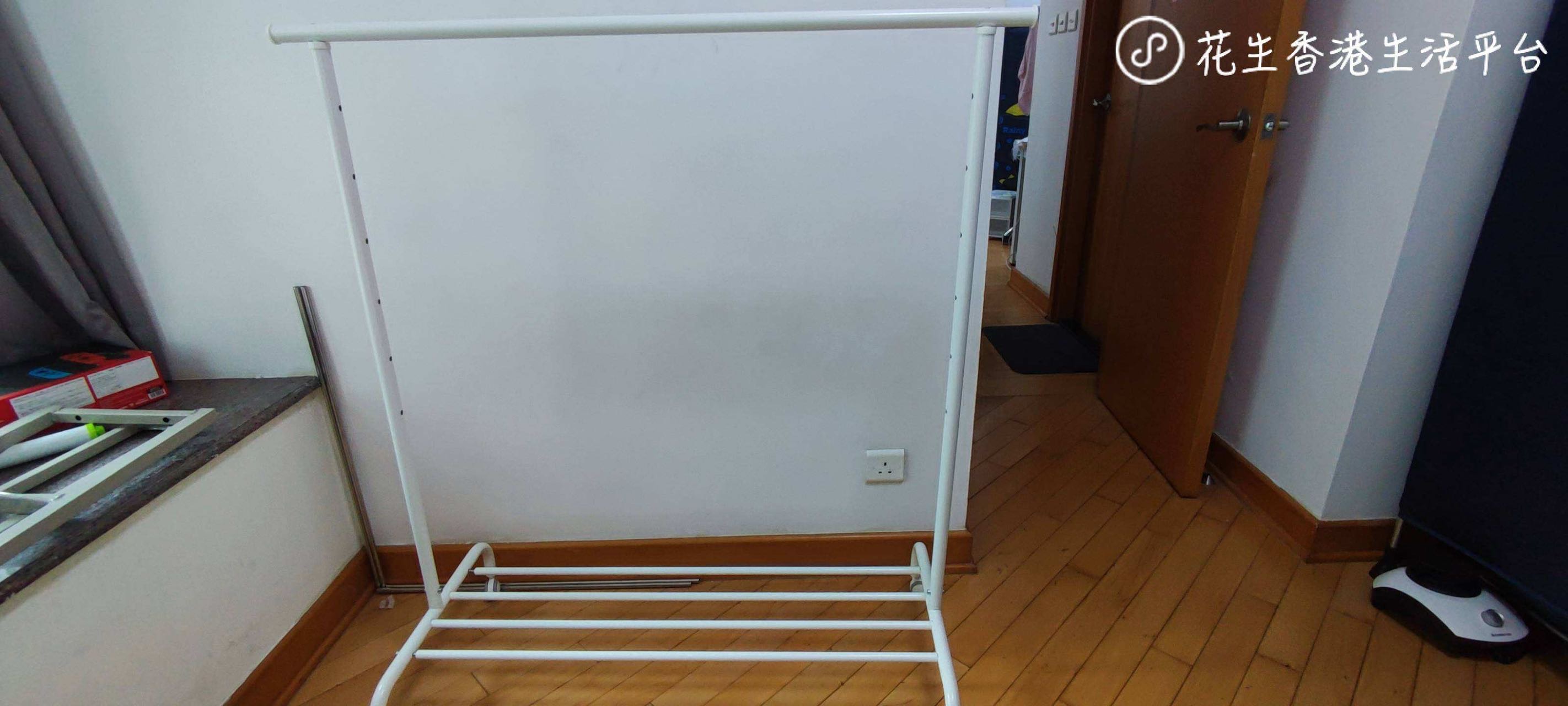 宜家白色可调节高低衣架，帖在东西在