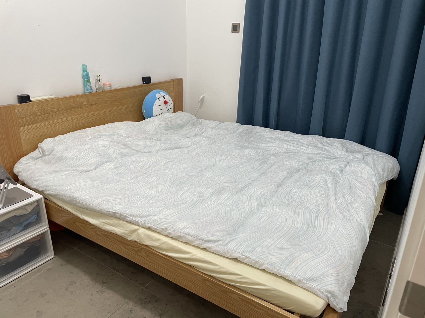 实木床架和乳胶床垫