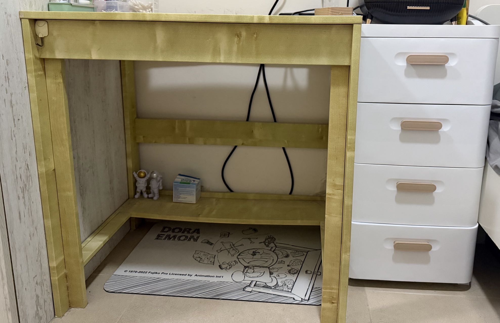 晾衣架；收纳柜