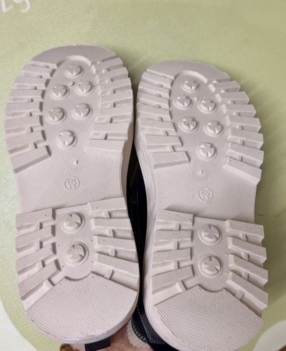 马丁靴带绒女款/鞋子