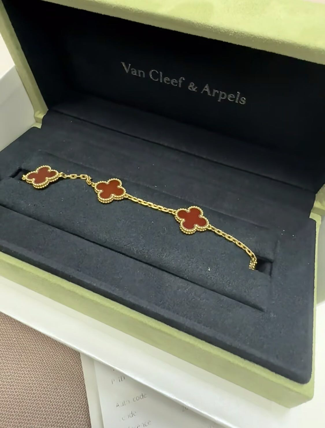 梵克雅宝五花红玉髓手链