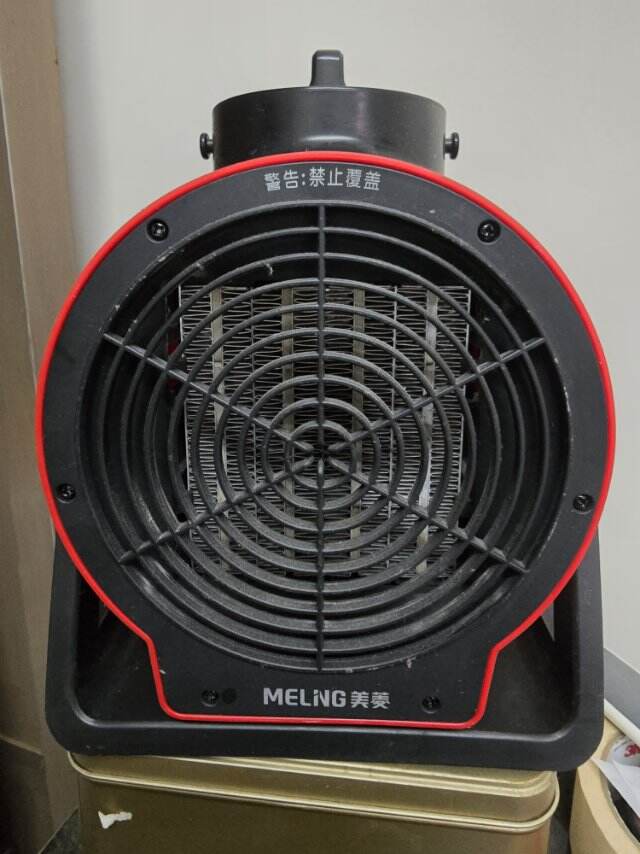 出美菱电暖器