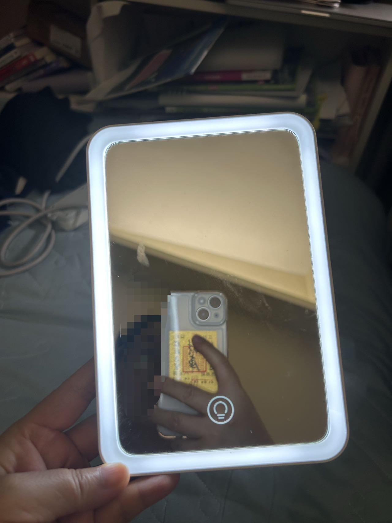 出闲置切菜板5元，插排15元，化妆镜带灯10元