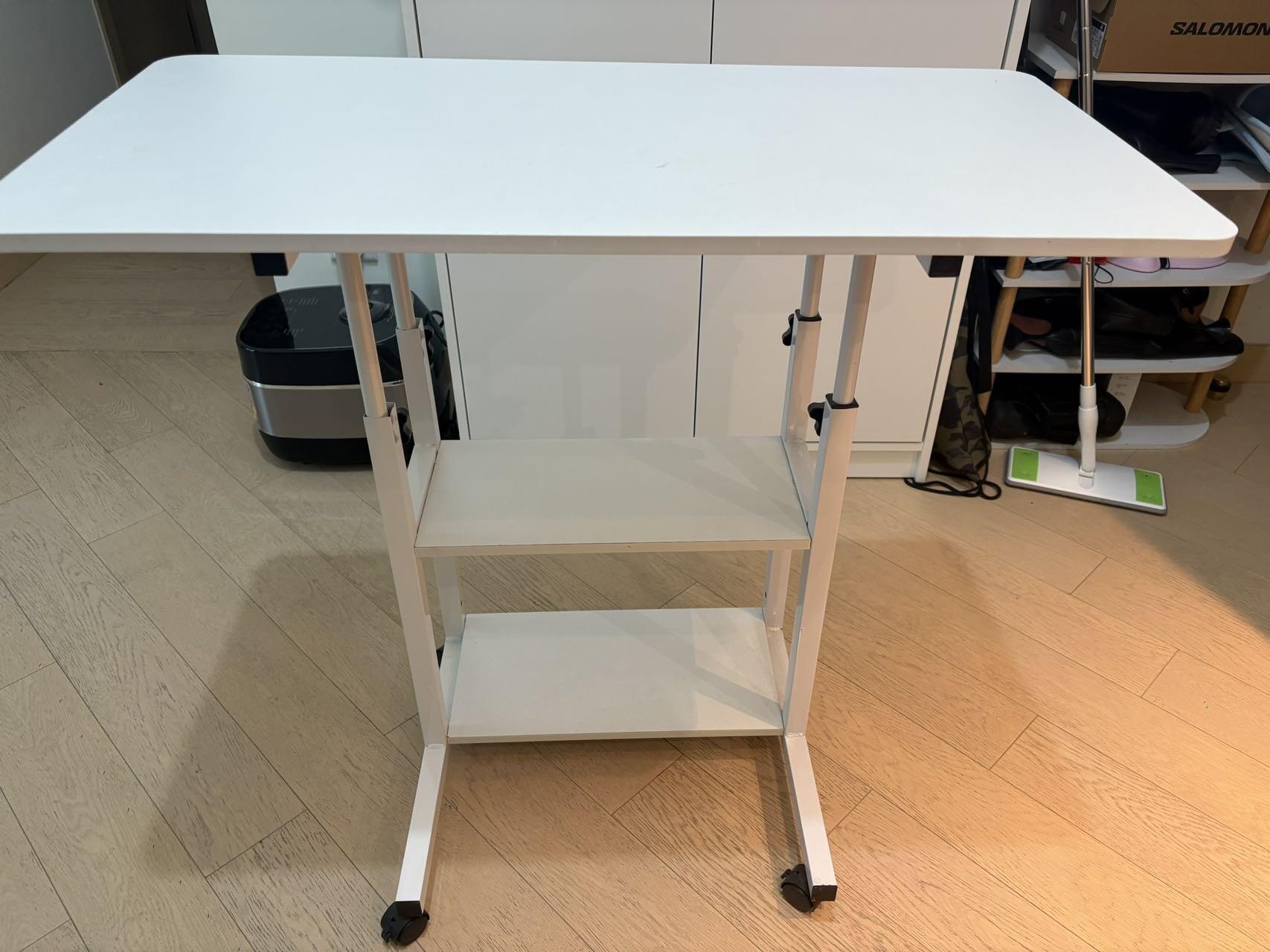 桌子（可升降手动调节）