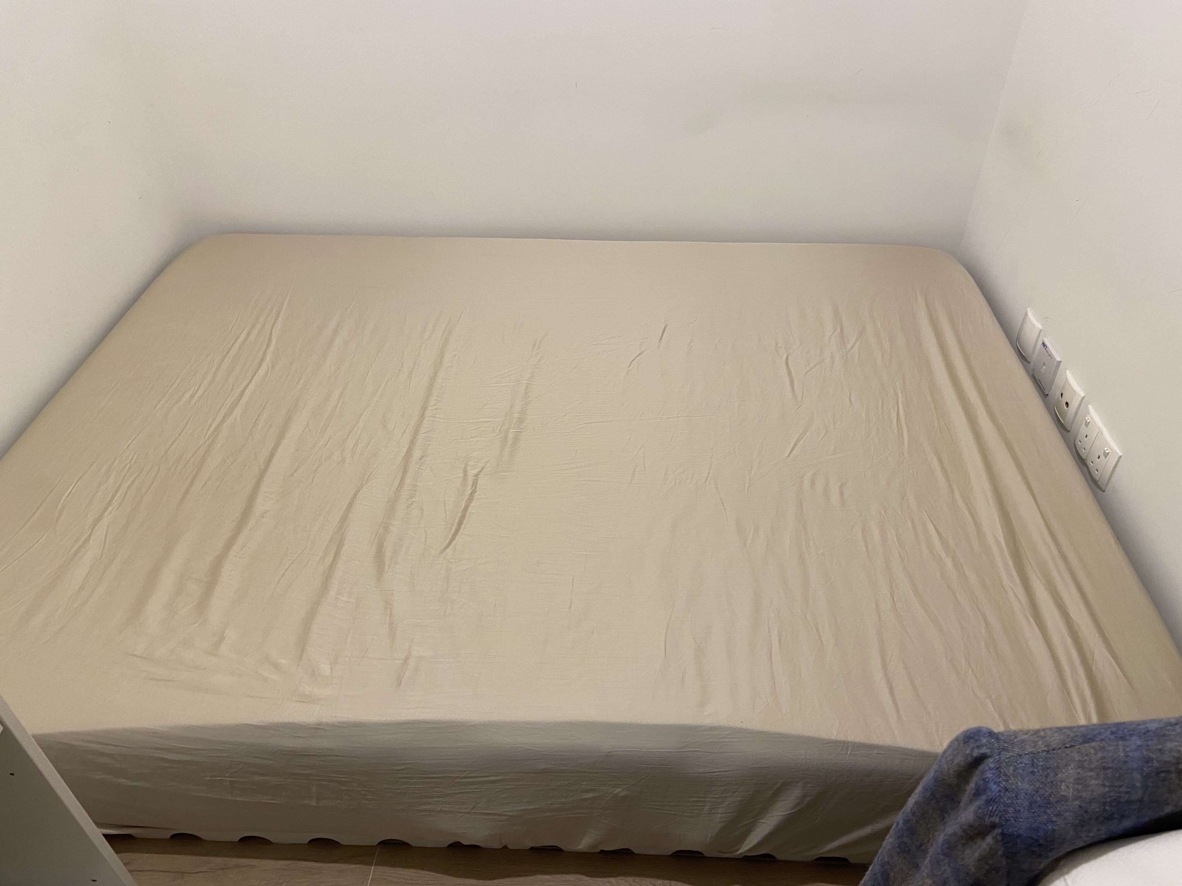 白色榻榻米床架 1.5*2m 方便小户型放下1.5m床