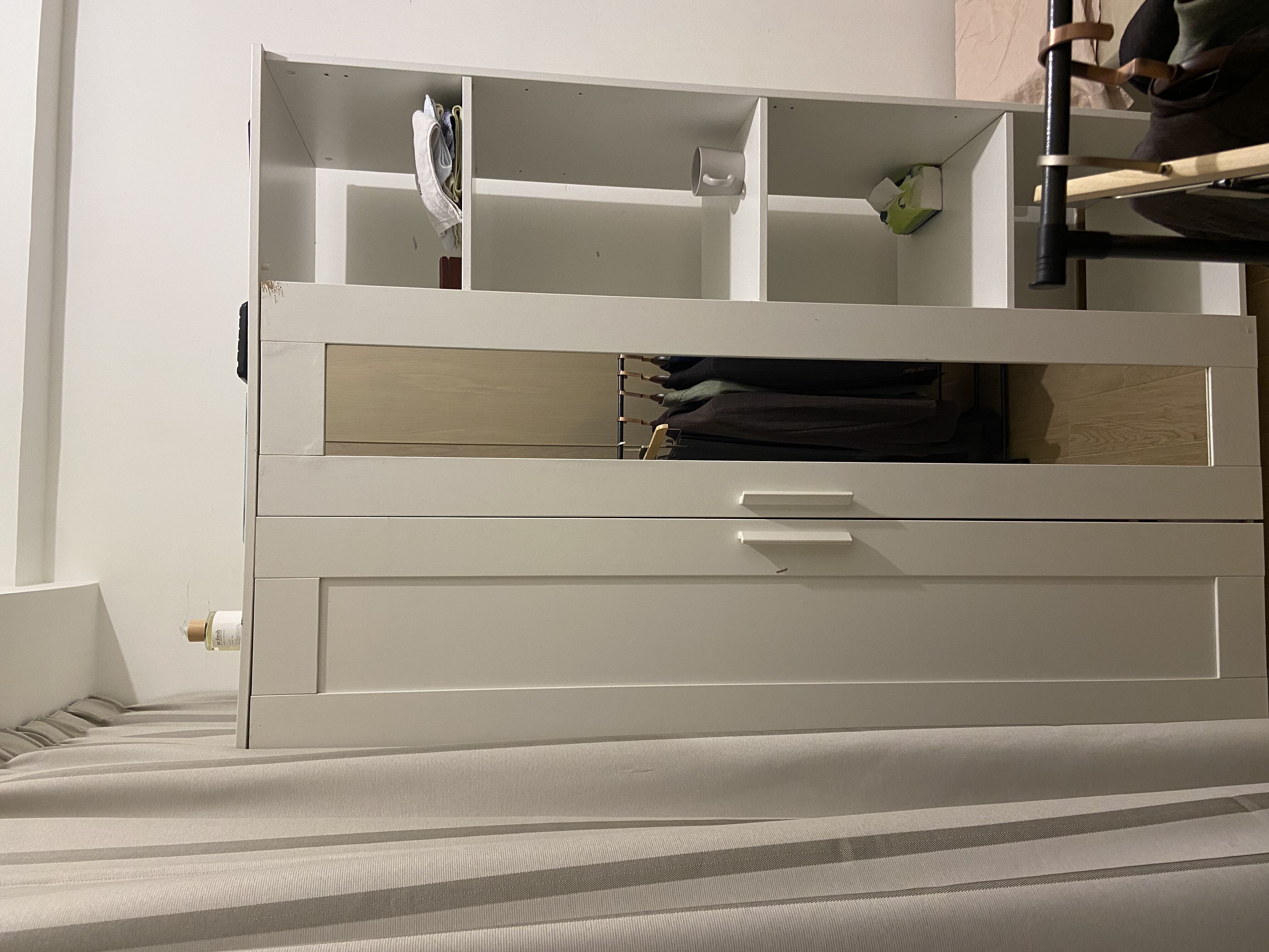 IKEA白色三门衣柜 (带镜面，117x190cm)