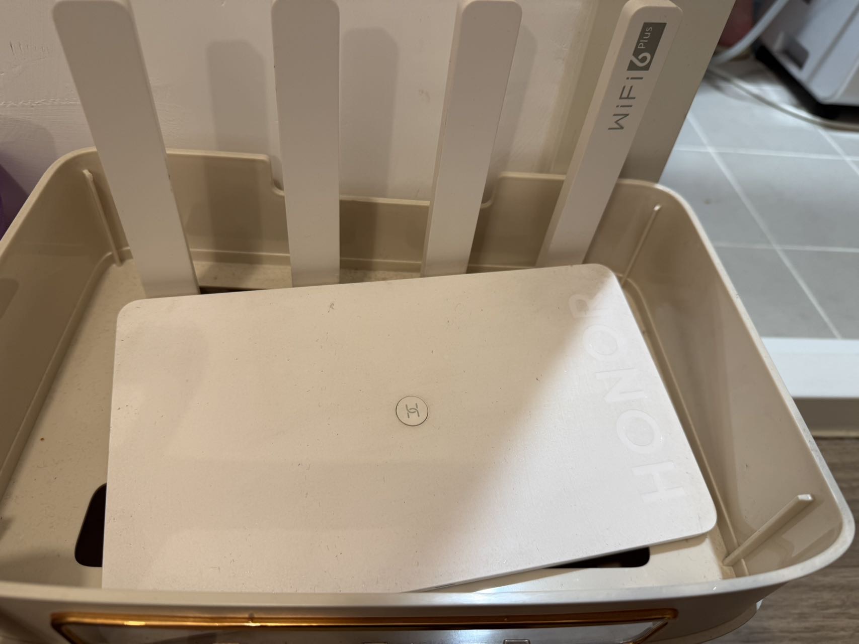 华为荣耀3000兆路由器送电线收纳盒