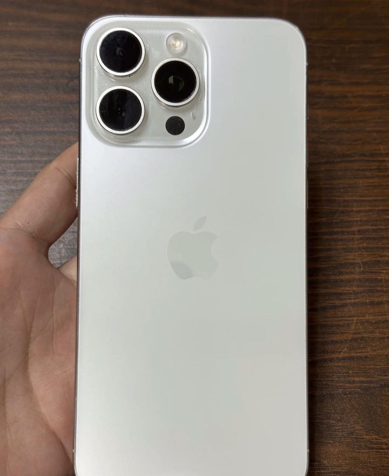 港版iPhone15pm 512g白色双卡