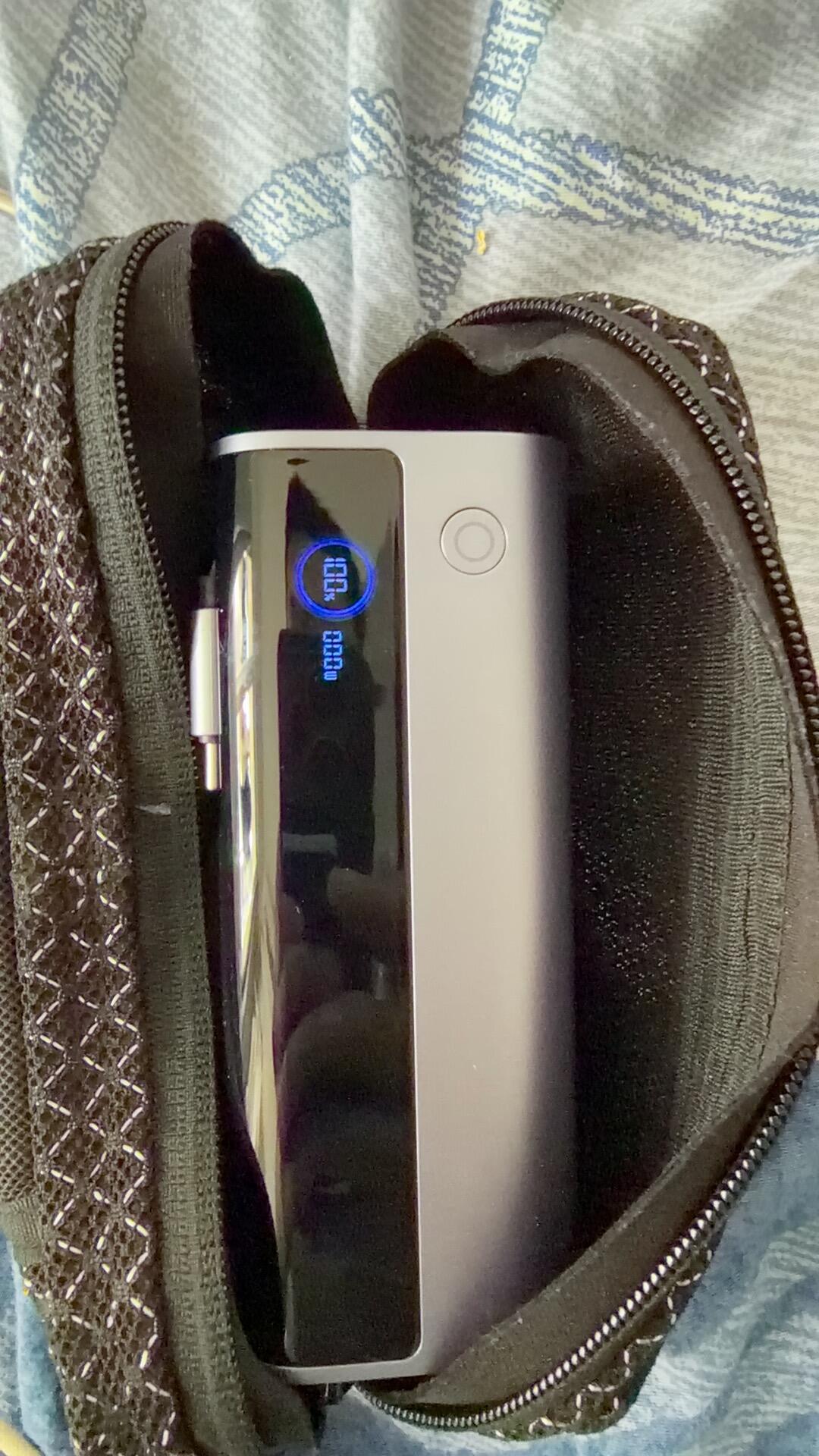 倍思20000毫安自带线充电宝