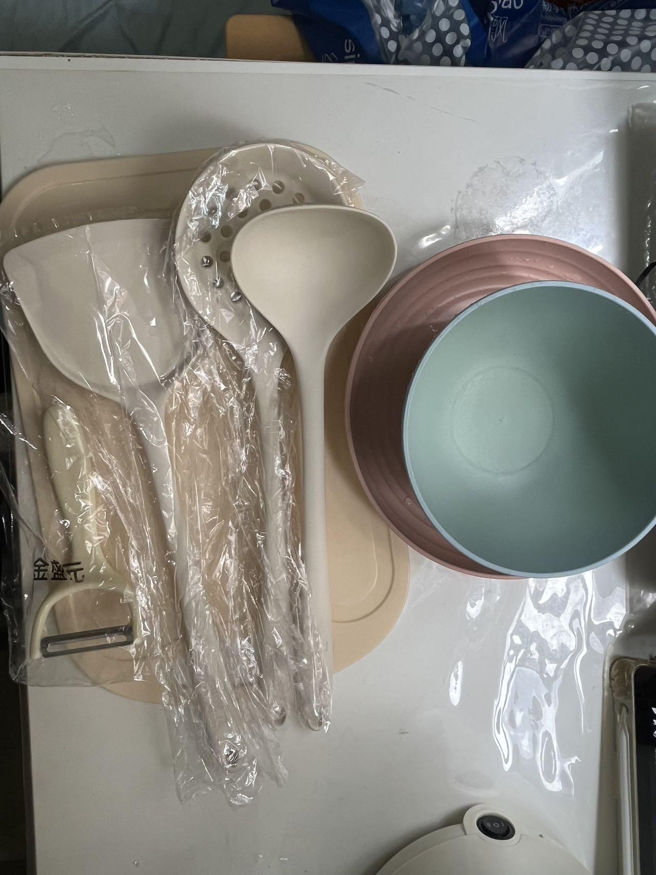 锅、水壶、餐具