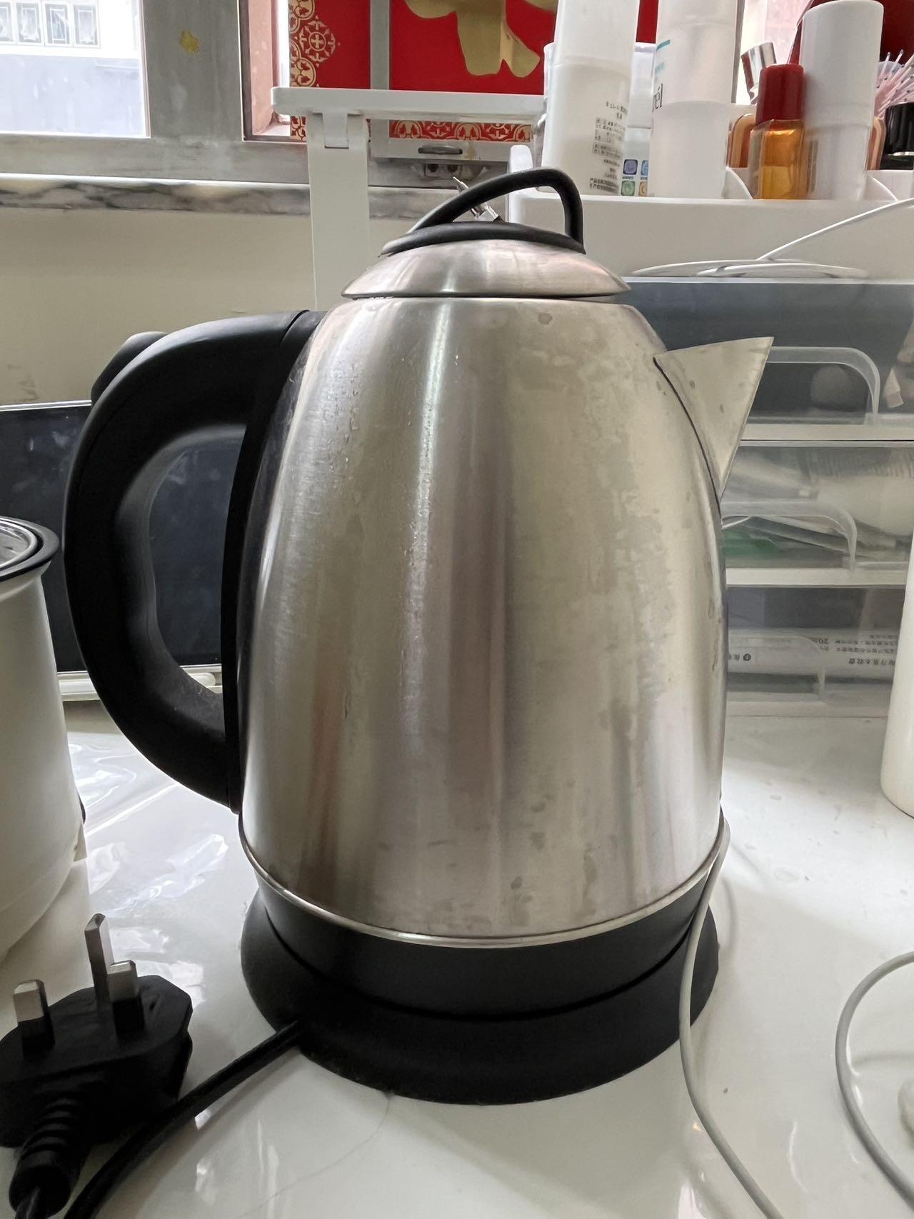 锅、水壶、餐具