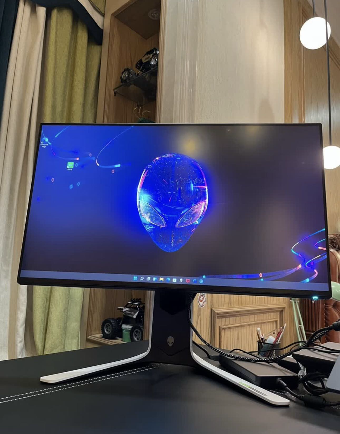 外星人顯示器 27寸 240HZ刷新率，美規原裝1080p 無任何問題99新