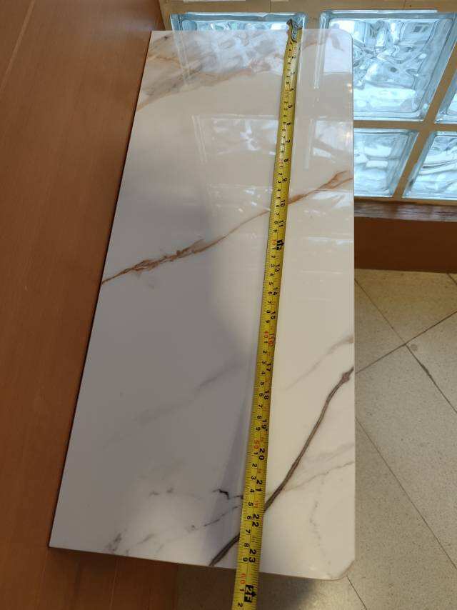 有輪子雲石面小柜