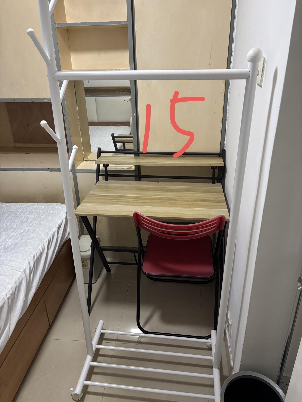 简易铁衣架、紫外线杀菌灯