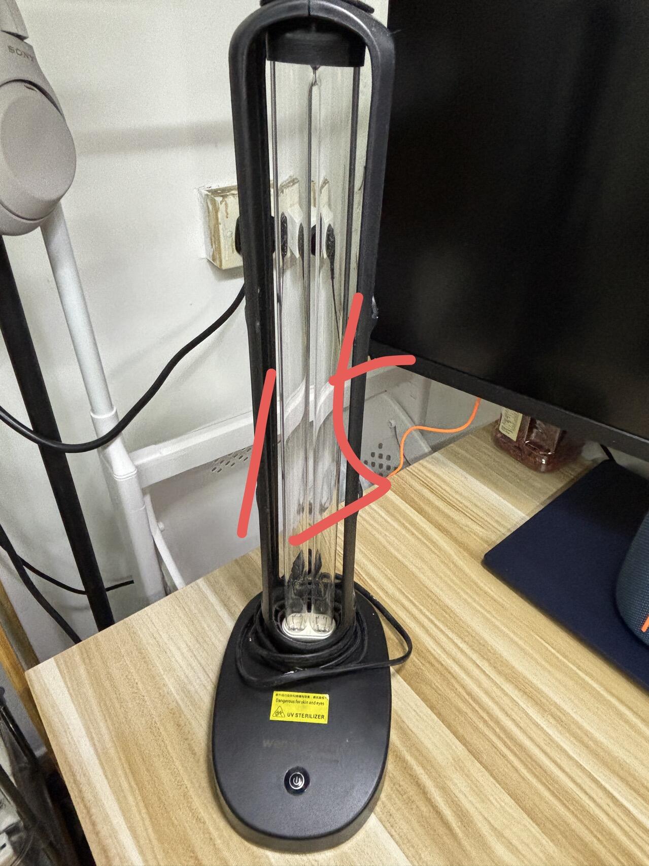 简易铁衣架、紫外线杀菌灯