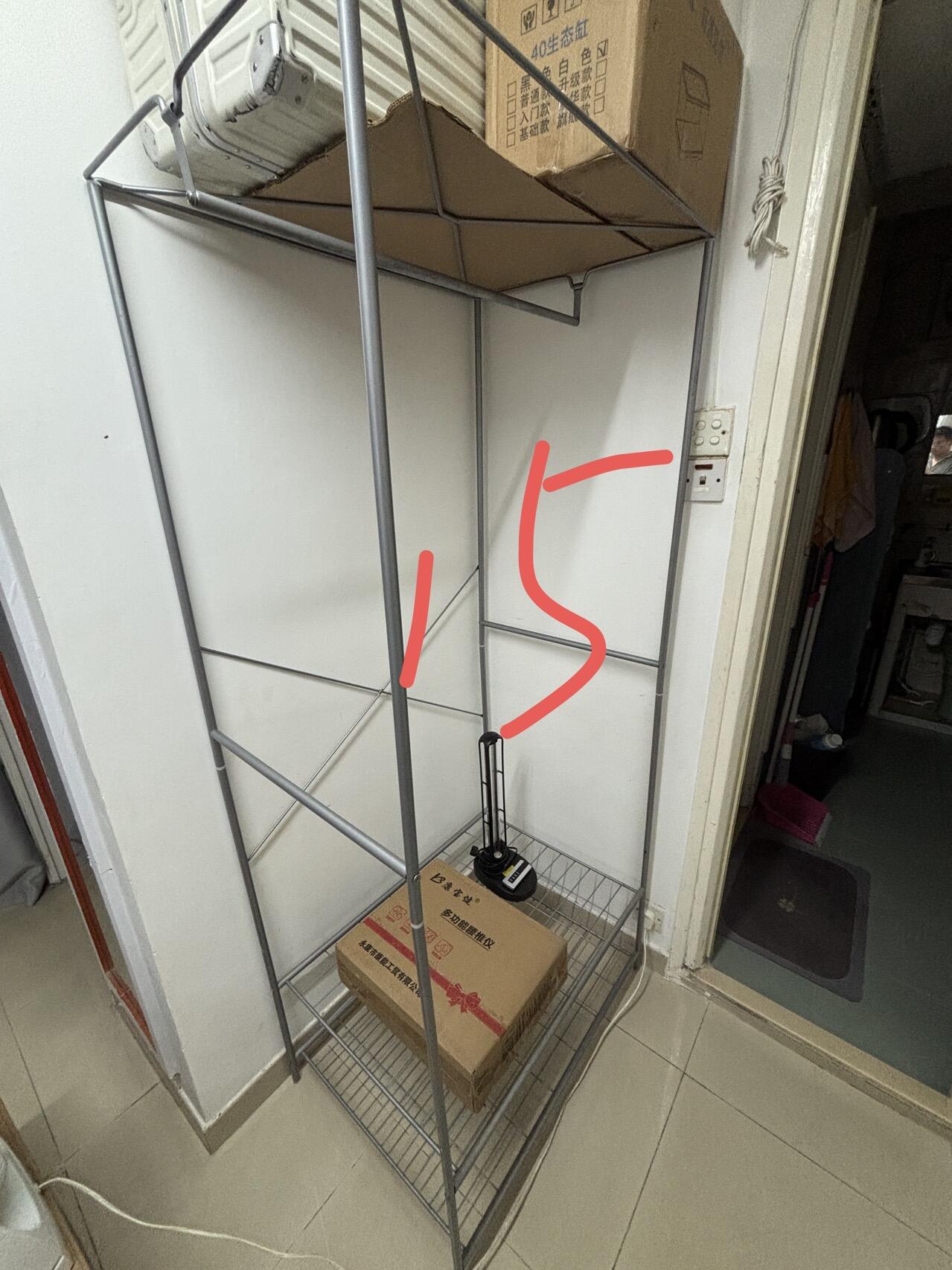 简易铁衣架、紫外线杀菌灯