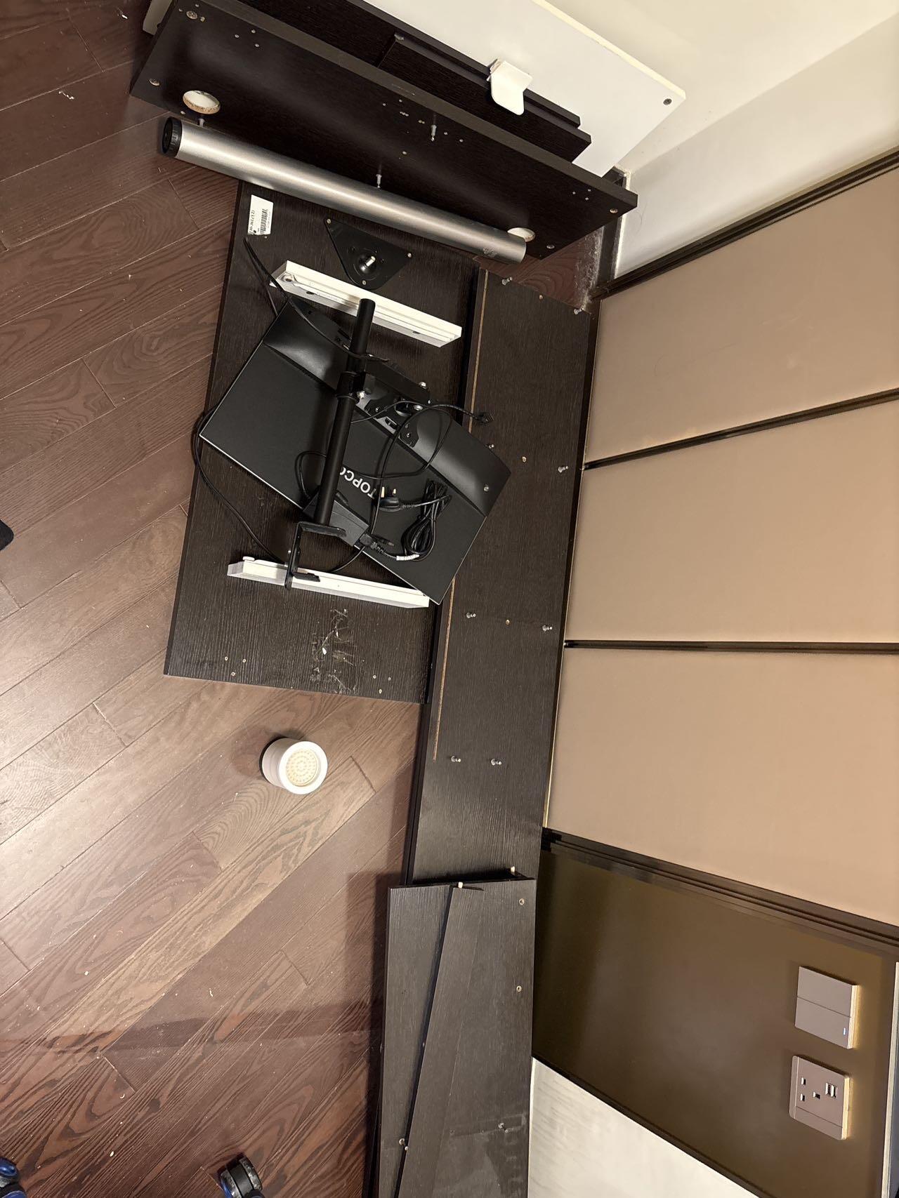 书桌连柜已拆好