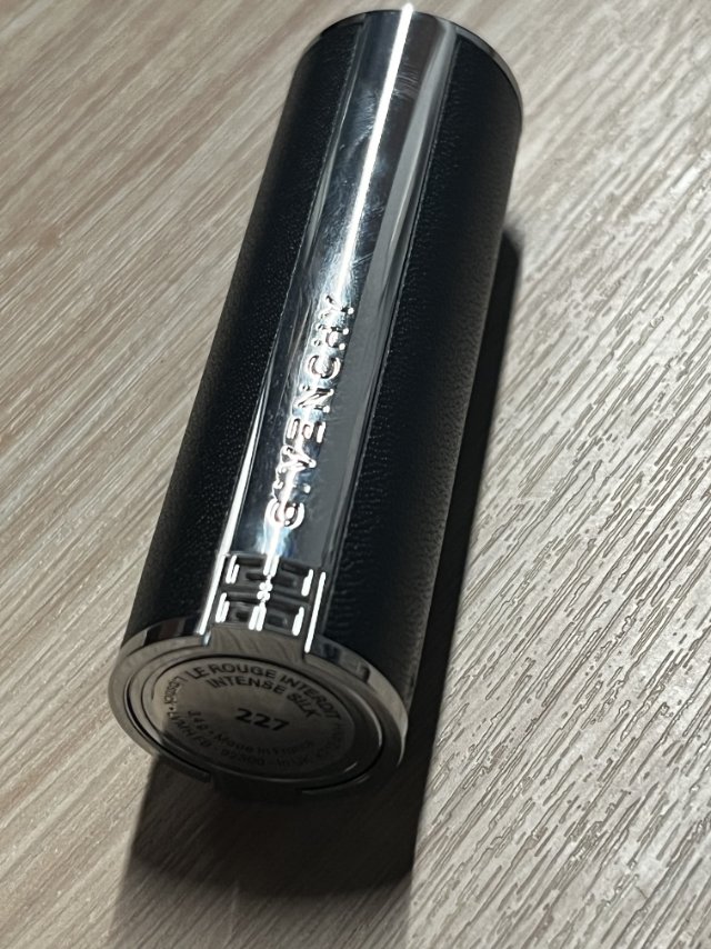 纪梵希小羊皮口红227